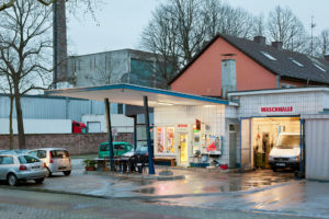 Alte Tankstelle in Duisburg, die nun als Kiosk genutzt wird